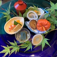 美しく盛り付けられた本番さながらの前菜