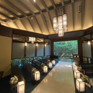 チャペルです。灯籠や木の雰囲気が京都感を感じられます。