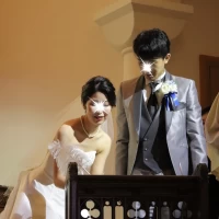 結婚証明書へのサイン