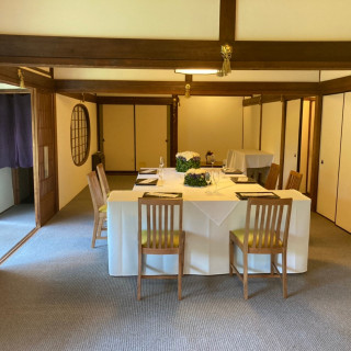 仐という名前の会場