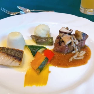 メインのお肉とお魚のプレート