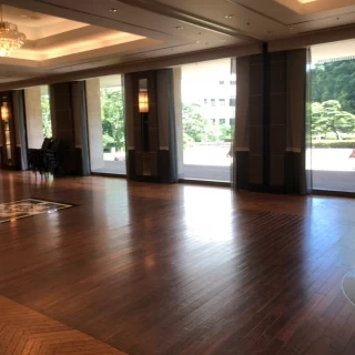 お庭の見える披露宴会場
