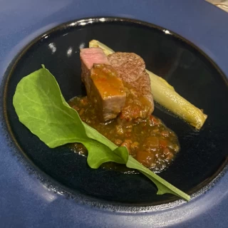 仔牛フィレ肉ポワレ　アンディーブグラチネ　ザンガラソース
