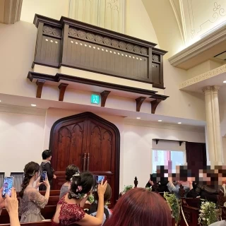 チャペルの新郎新婦入場前の様子。