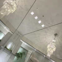チャペルのシャンデリア