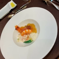 三種の魚介に和出汁のジュレがかかった前菜