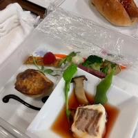 披露宴終了後、控え室にご飯を用意してくださっていた