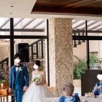 食事会入場シーン