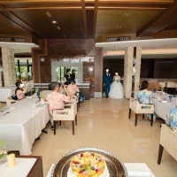 食事会入場シーン