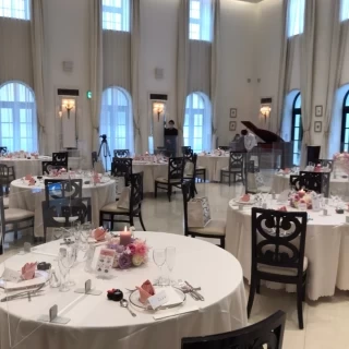 この日はピンクの装花が飾られていました。