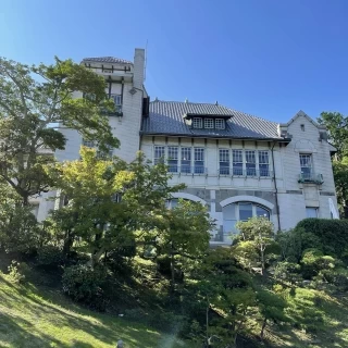 チャペルから見る洋館の姿が、堂々としていて、圧巻です