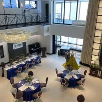 披露宴会場(ニューヨーク)です。階段から降りる前の景色。