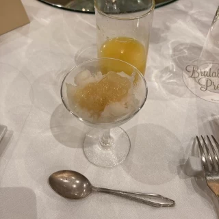 お口直しのもものソルベ