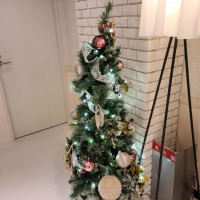 12月に式を挙げたのでクリスマスツリーが元々飾ってありました