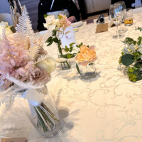 お気に入りのブーケと、春らしいテーブル装花です