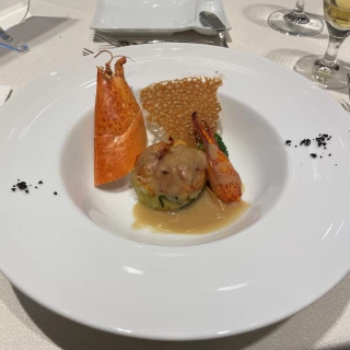 オマール海老のメイン料理