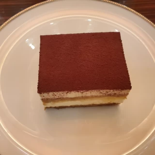 ティラミスはとても甘さ控えめでした。