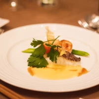 真鯛と帆立の火の入り加減が絶妙のお魚料理
