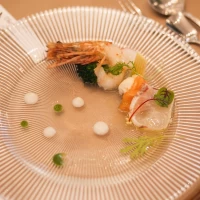 新鮮か魚介類とあおさ海苔のドレッシングが相性抜群の前菜