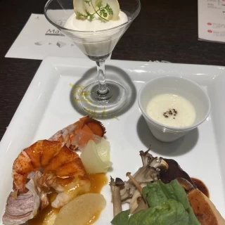 ワンプレートにまとめられた試食品。