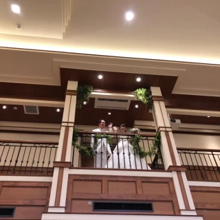 天井がとても高い披露宴会場でした。