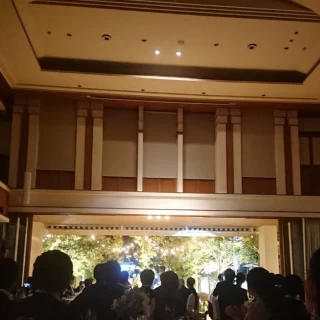 会場から中庭のライトアップが見え、きれいでした。