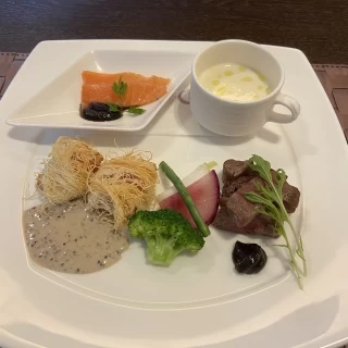 見学の際にワンプレートのお料理をだしていただきました。
