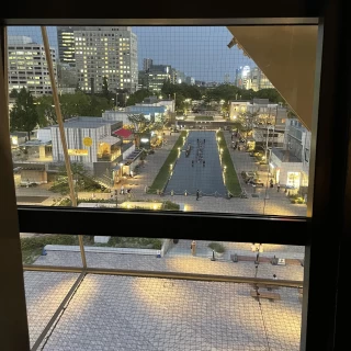 料理と夏の夜景
