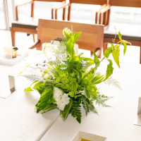 テーブル装花です。緑をメインに作成してもらいました。