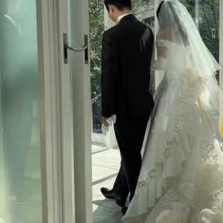 長いスカートのドレスが素敵です