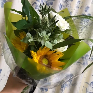 お花屋さん併設なのでとてもキレイな花束を作って頂けます。