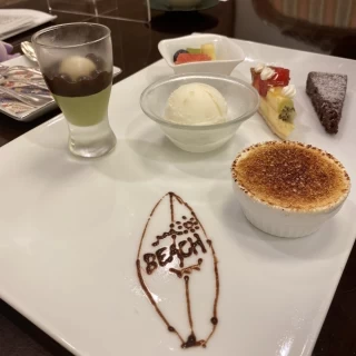 趣味がサーフィンって事で、サーフボード書いてくれました。