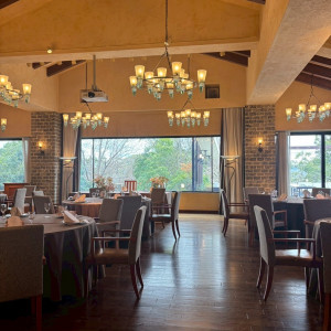 明るくアットホームな感じ。会場装花も完全オーダーできる。|593539さんのザヒルトップテラス奈良の写真(2601857)