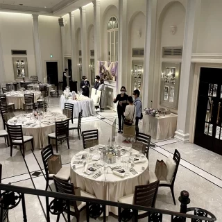 天井が高い披露宴会場です。