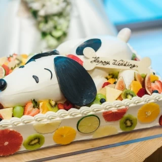 新郎の好きなスヌーピーのウェディングケーキ