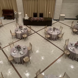 広々とした会場(プール付きの場所)
