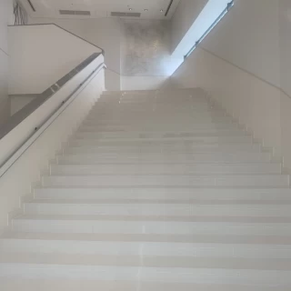 雨の日はこちらでフラワーシャワーできます