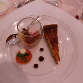 キッシュとポトフとカルパッチョのプレートです。