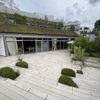 階段がありブーケトスに最適。