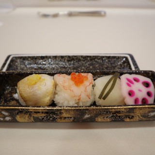 手まり寿司3種
ノドグロ炙り、天然赤海老、平目昆布〆