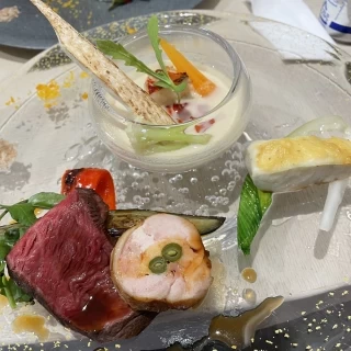 新郎新婦用のお料理は挙式後に控室で出してくださりました