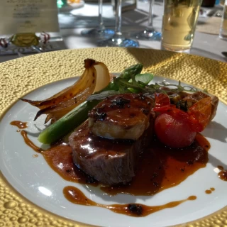 メインのお肉料理。ボリュームも味も良いです◎