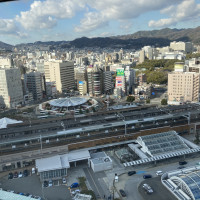 『グリルテーブル』窓からの景色。
神戸駅がみえます。