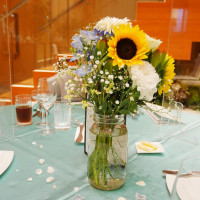 参列者テーブルのお花です。