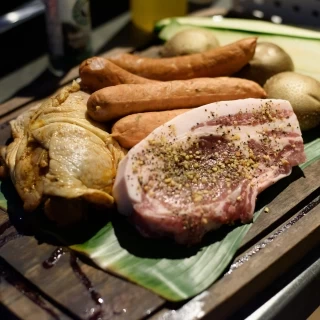 ゲストそれぞれに焼いていただくBBQスタイルにしました。