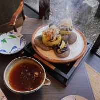 茄子の石焼きでした。季節によって材料は変わるようです。