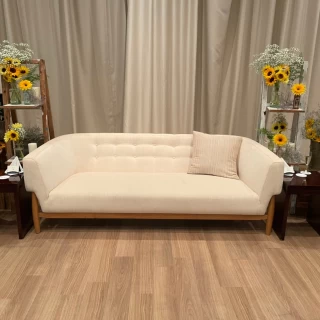 メインはソファー席にし、参列者と沢山触れ合えるようにしました