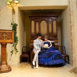 教会の中のピアノの前で写真も撮れました！(演奏とは別です)