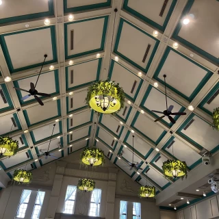 天井が高いです。