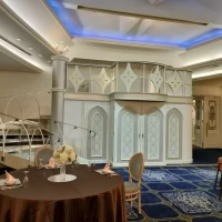 階段からの登場ができます